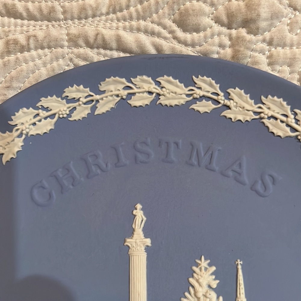 Wedgewood‎ 1970 Christmas plate - Picture 3 of 16